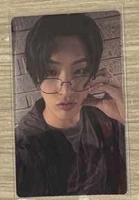 琦眼鏡愛心臉頰