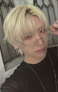 MOM TAME ME Ver. 專輯卡 A