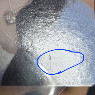 藍衣托臉琦