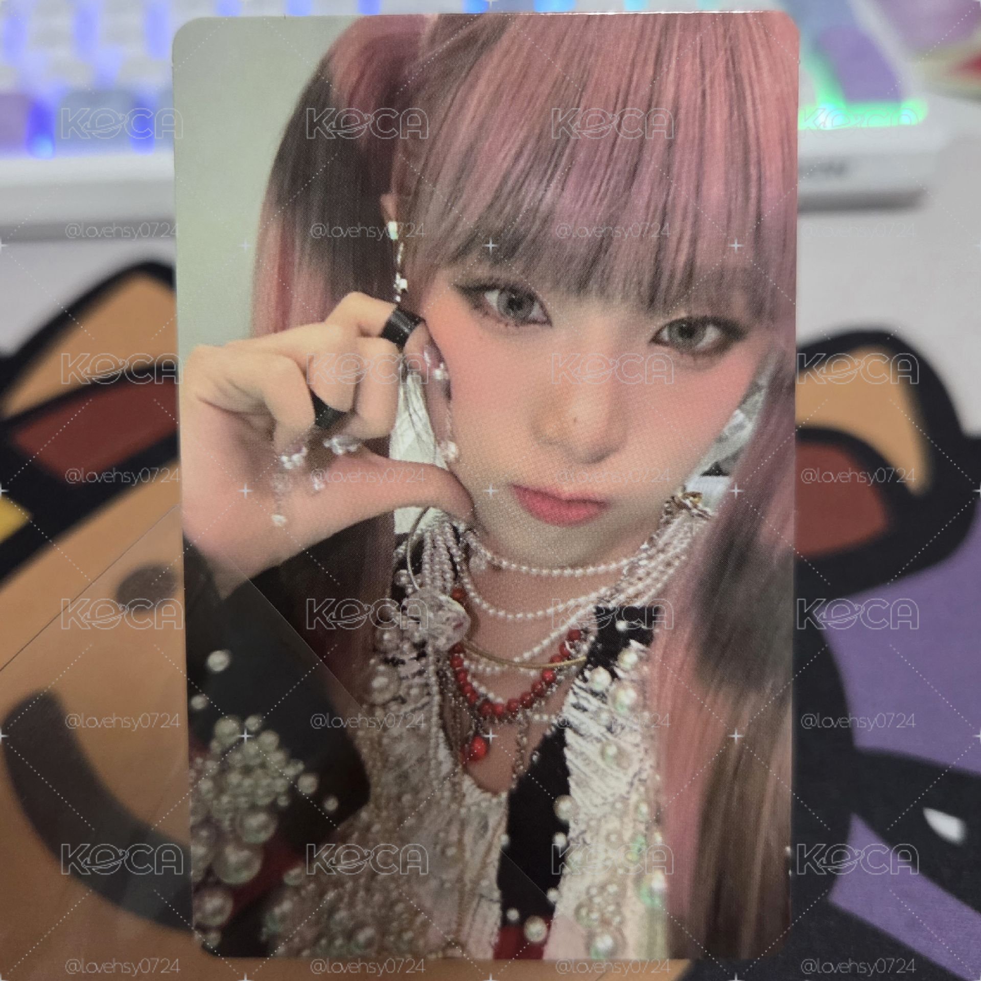 粉髮雙馬尾比心yena