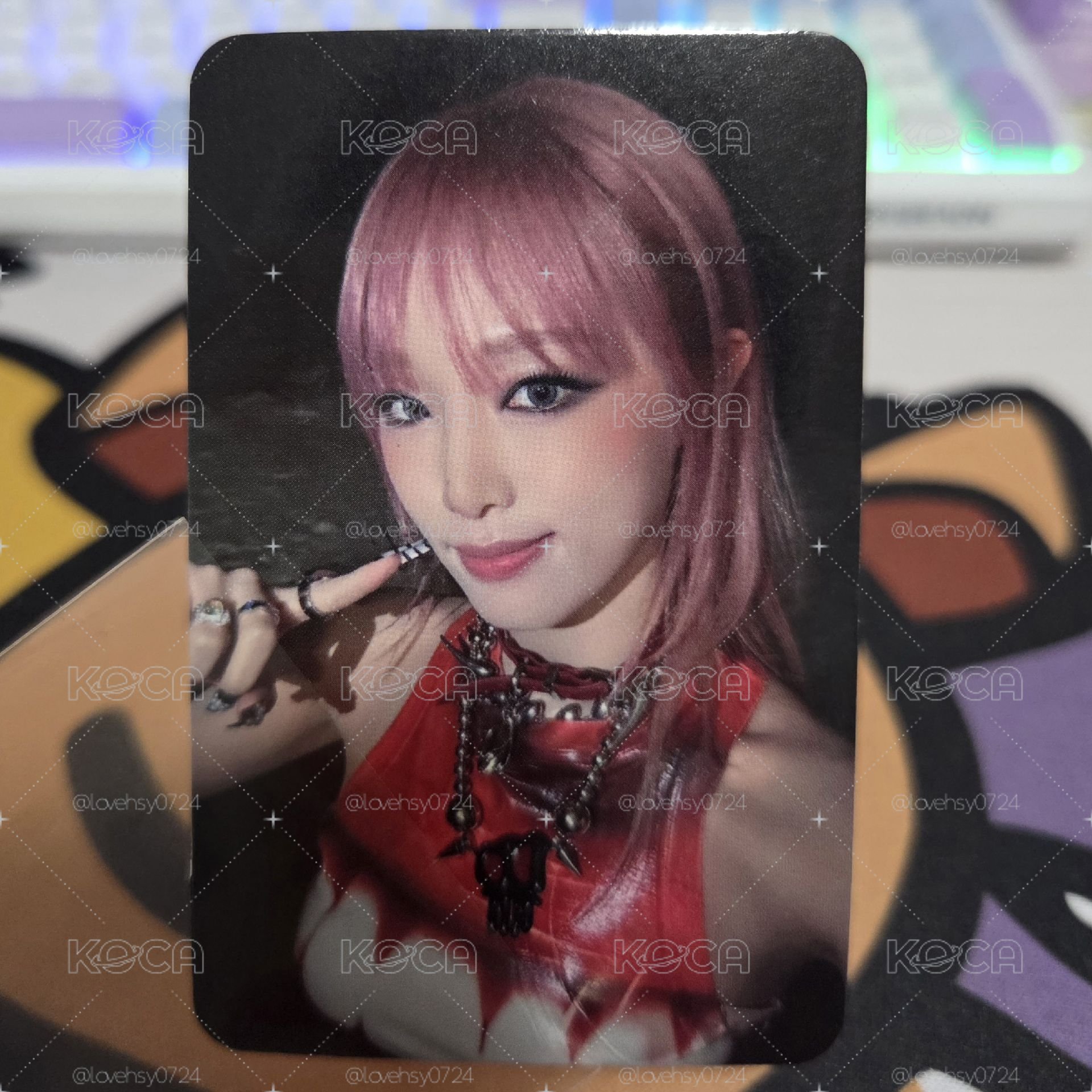 粉髮戳臉yena