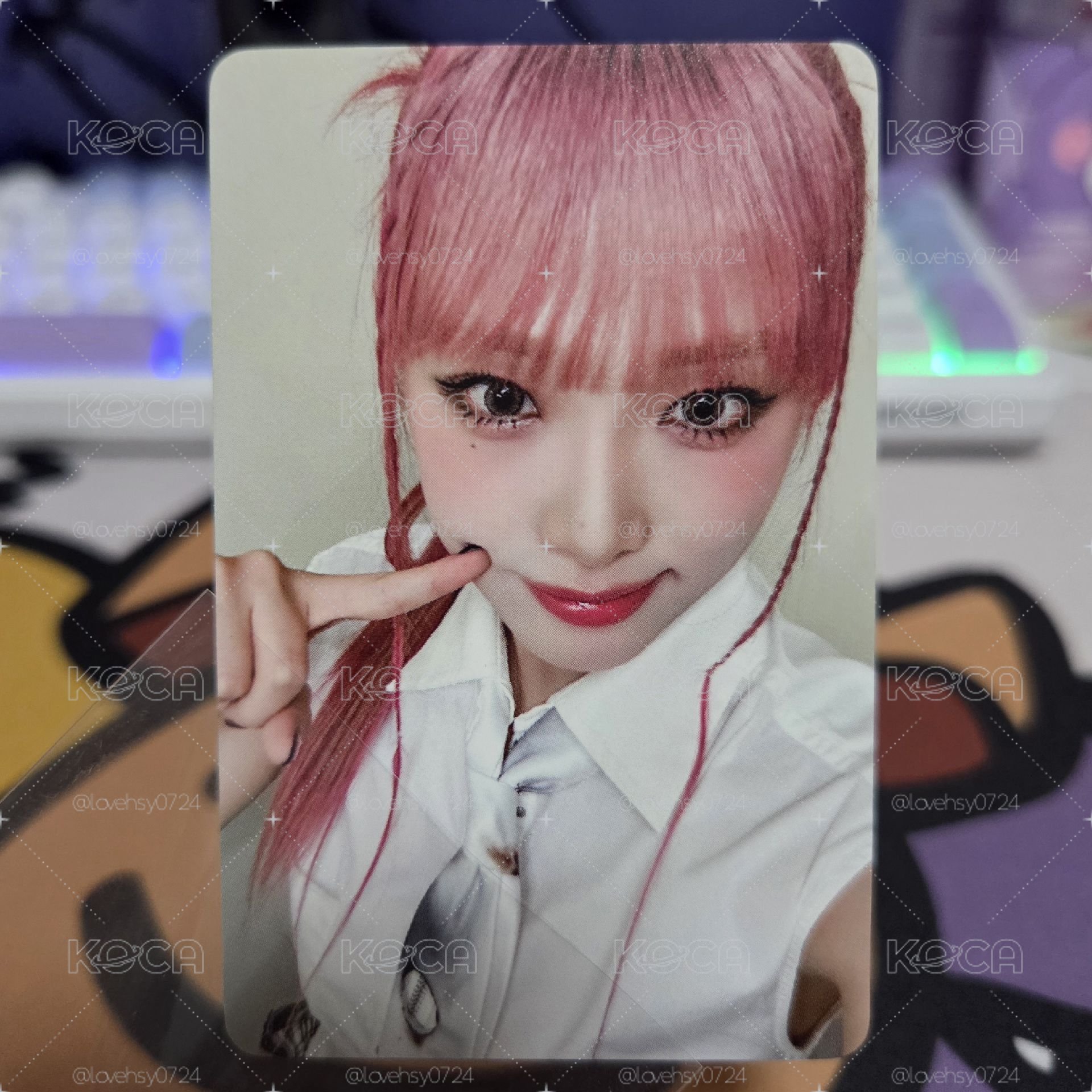 粉髮戳臉yena