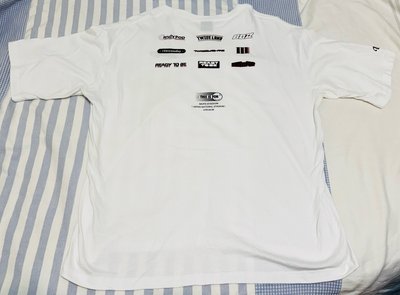 This is for 新國立白T-shirt (L)