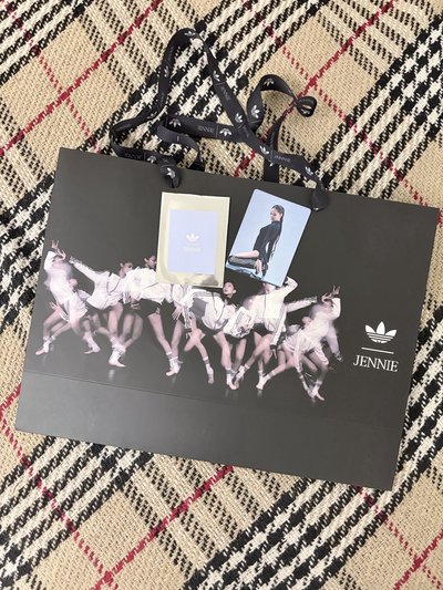 adidas x JENNIE 日本限定購物袋+代言小卡1張