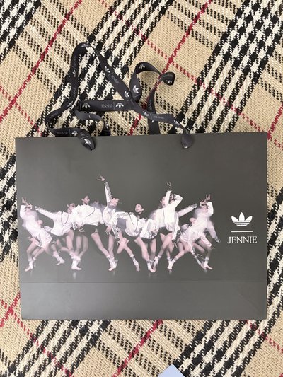 adidas x JENNIE 日本限定購物袋+代言小卡1張