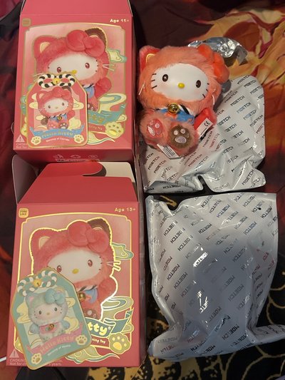 吊娃 三麗鷗 Hello kitty 喵喵賜福系列搪膠毛絨捏捏樂 盲盒 百無禁忌 身體健康 