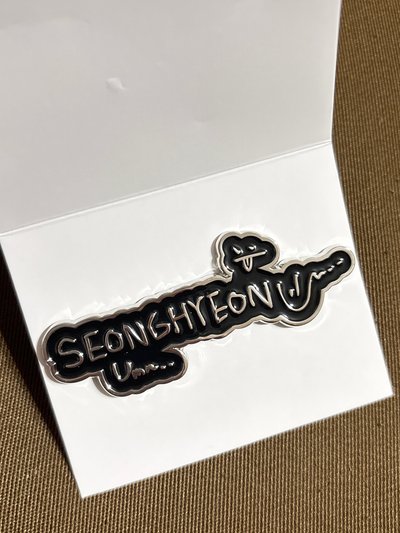 現貨/嚴成玹 日本場週限定簽名徽章（含原袋）
