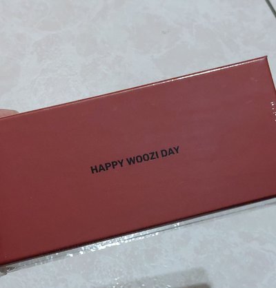 知勳生日禮墨鏡（綁碩寛未拆專+C盤+率徽章×2）