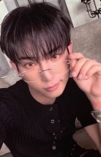 MOM TAME ME Ver. 專輯卡 A