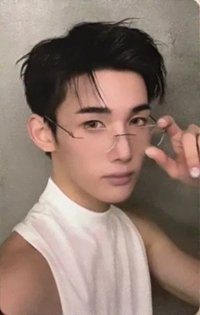 MOM TAME ME Ver. 專輯卡 A