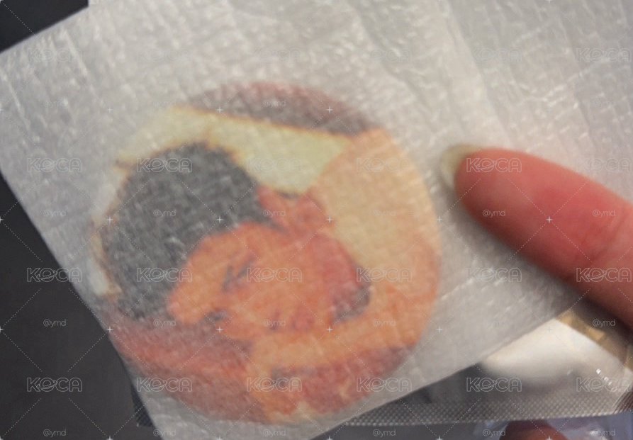 mom快閃店徽章