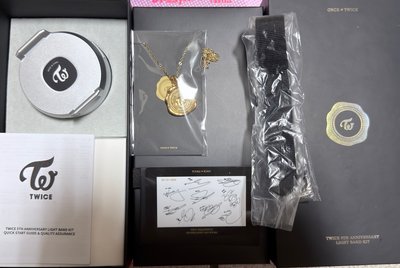 （現貨整圖出 一日左右寄出）twice 絕版 五週年 手錶燈