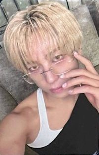 MOM TAME ME Ver 專輯卡 A