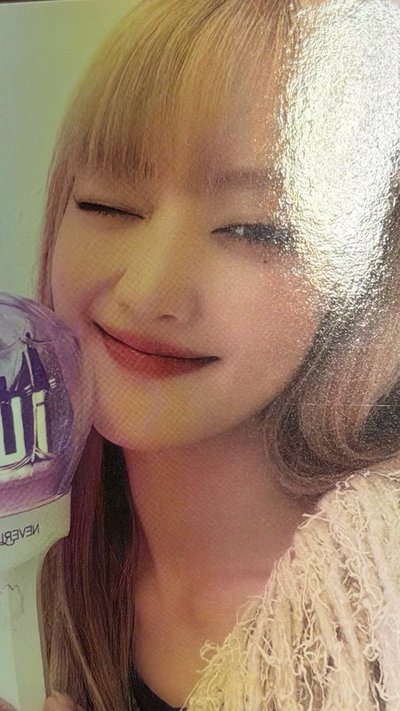 手燈妮