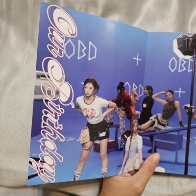 Our Birthday PHOTOBOOK VER. 專輯 WELCOME VER. 拆售 海報，近全新，無瑕疵