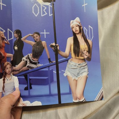 Our Birthday PHOTOBOOK VER. 專輯 WELCOME VER. 拆售 海報，近全新，無瑕疵