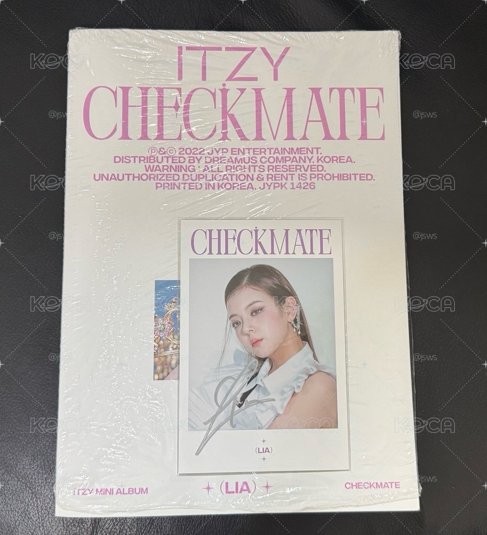 Lia 美版親簽 Checkmate 全專
