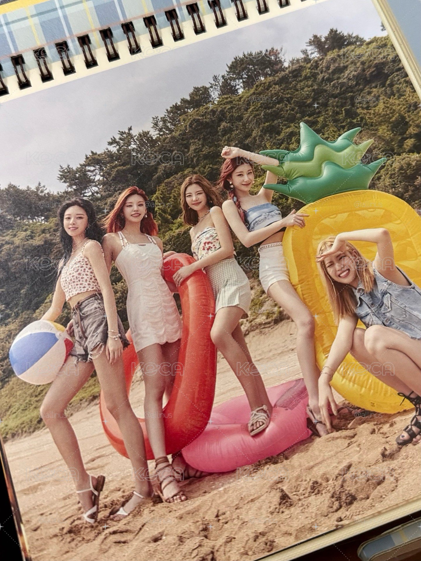 ITZY 2022 BFF 年曆組（無明信片）