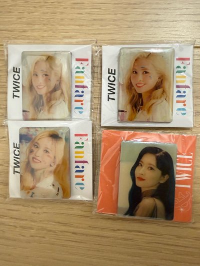 Twice 徽章 Momo  Mina 