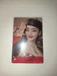 比耶小妮(右下)