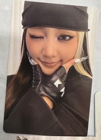 妮眨眼比七