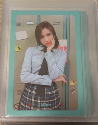 托臉制服綠框卡