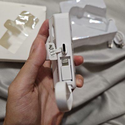 迷一 官方MD 行動電源，用過兩次，瑕疵如圖