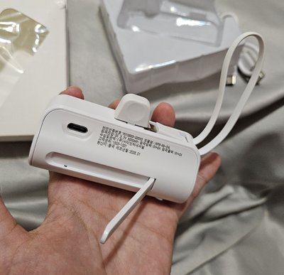 迷一 官方MD 行動電源，用過兩次，瑕疵如圖