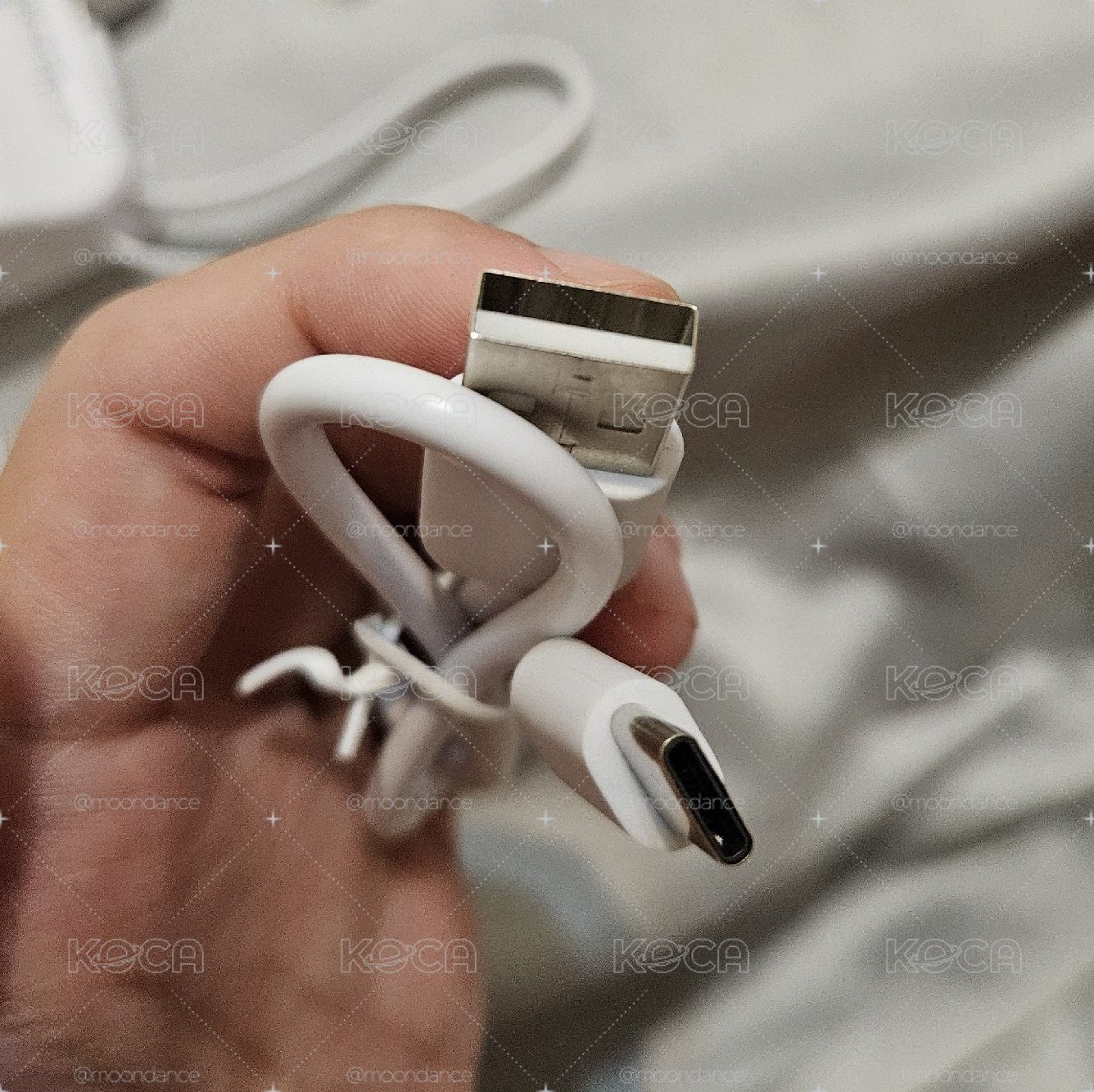 迷一 官方MD 行動電源，用過兩次，瑕疵如圖