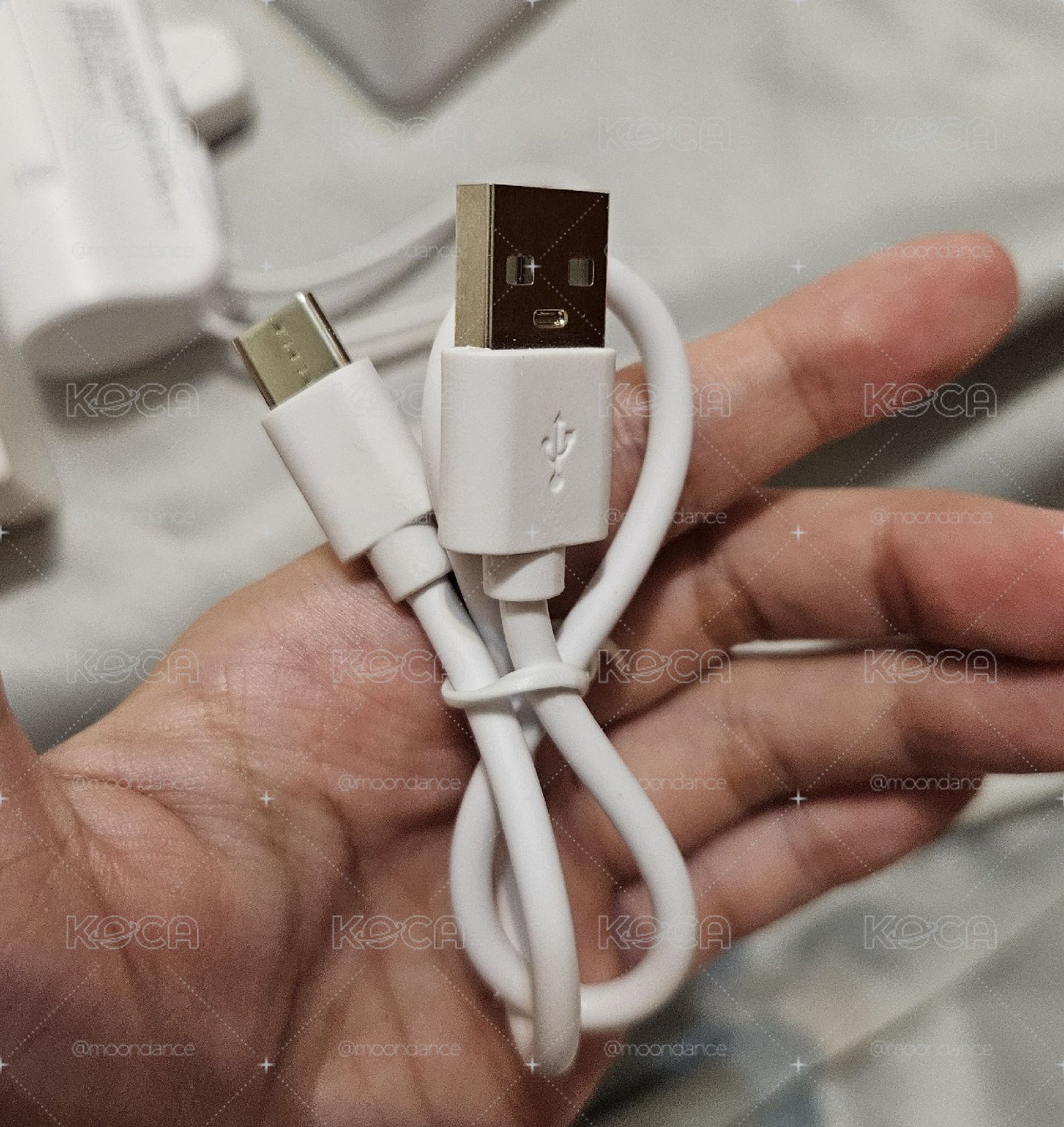 迷一 官方MD 行動電源，用過兩次，瑕疵如圖