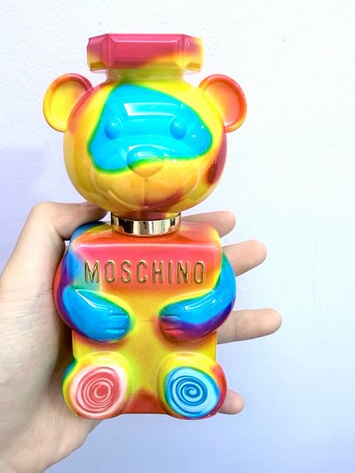奎彬代言Moschino香水