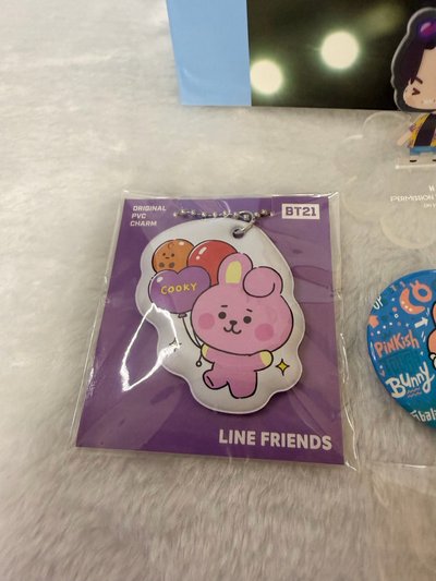 【絕版珍藏】BTS Jungkook 柾國 官方週邊小盤（立牌+吊飾+BT21 COOKY組合）