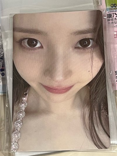 IU 粉色卡冊（含小卡）