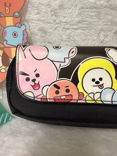 【絕版珍藏】BTS SUGA 官方週邊小盤（BT21 大壓克力板+全新收納鉛筆盒+SHOOKY 方巾）
