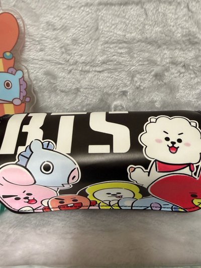 【絕版珍藏】BTS SUGA 官方週邊小盤（BT21 大壓克力板+全新收納鉛筆盒+SHOOKY 方巾）