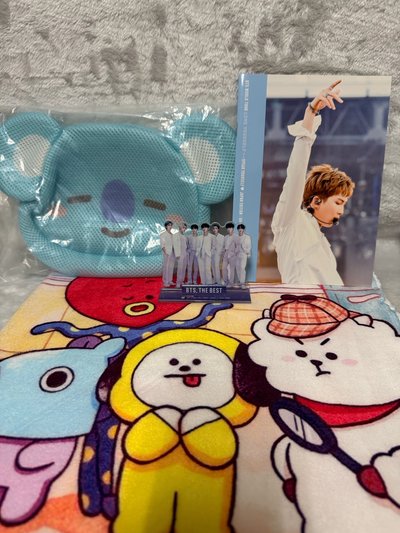 【絕版珍藏】BTS RM 官方週邊小盤（BT21 大毛巾+KOYA 洗衣袋+THE BEST 微瑕人形立牌）