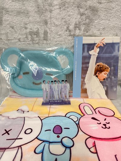 【絕版珍藏】BTS RM 官方週邊小盤（BT21 大毛巾+KOYA 洗衣袋+THE BEST 微瑕人形立牌）