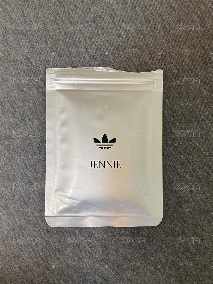 Jennie 聯名滿額小卡