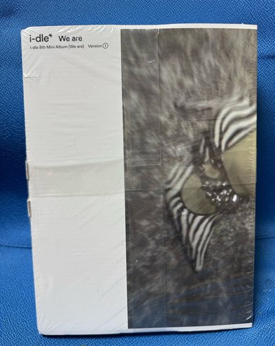 idle We are 專輯一套三本出