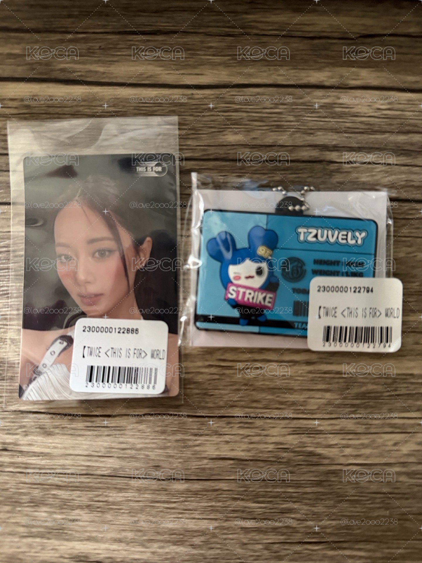 子瑜吊飾與貼紙