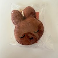 曬黑閉眼米菲