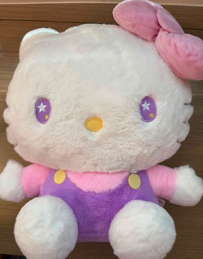 Hello kitty大娃
