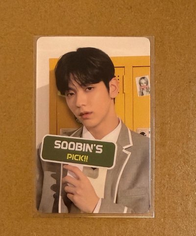 4OIN 代言舉牌卡彬
