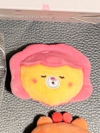 娟閉眼徽章