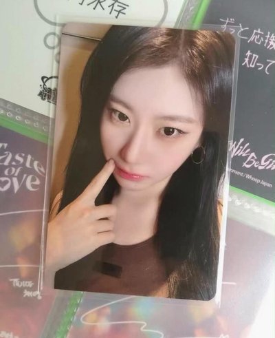 李彩領戳臉小卡 完全邪惡小狐狸的一張 色調很好 特別萌又便宜
