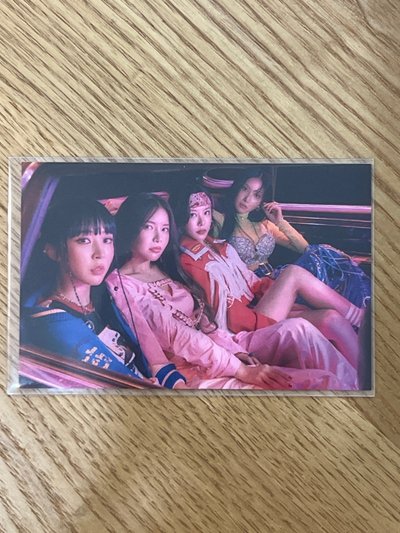 MAMAMOO mic on 粉紅專 RBW咖啡廳卡