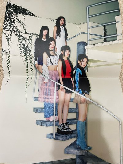 itzy gold 折疊海報 排排站