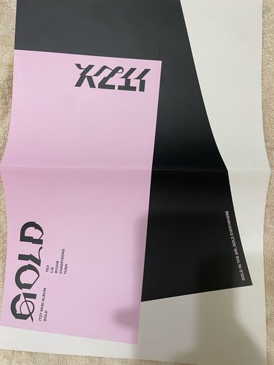 itzy gold 折疊海報 排排站