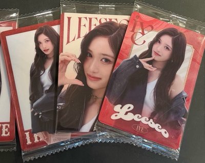 萬代餅卡 Leeseo set