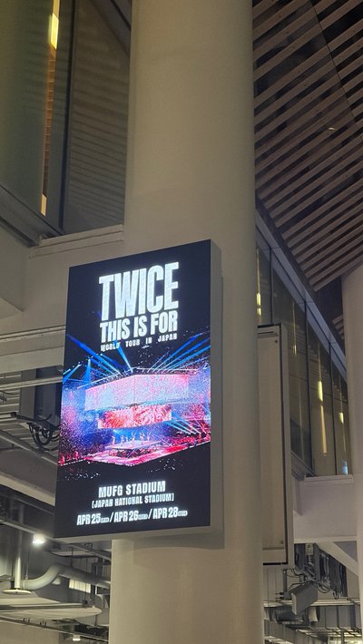 Twice 新國立黑T M號 &毛巾&小卡